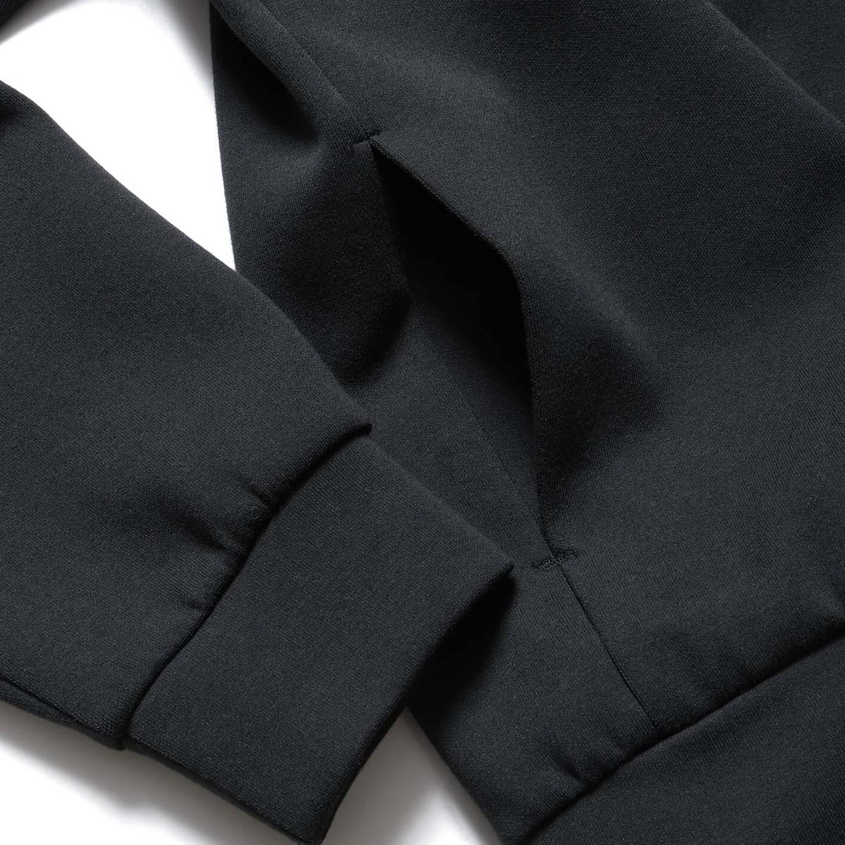 F.C.Real Bristol / TECH SWEAT CREWNECK TOP (Black) サイドポケット